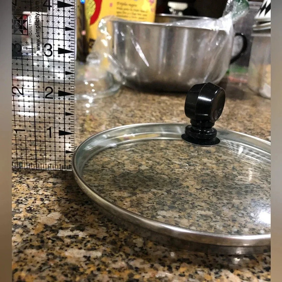 VTG REPLACEMENT LID FOR SMALL SAUCE PAN ABOUT 6.5" ROUND PINCH HANDLE - Picture 5 of 5